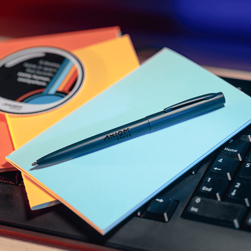 ELITE NAVY BLUE CERAKOTE ® CAP-0-MATIC SPACE PEN WITH AXIOM SPACE LOGO – fm4e-220-axm